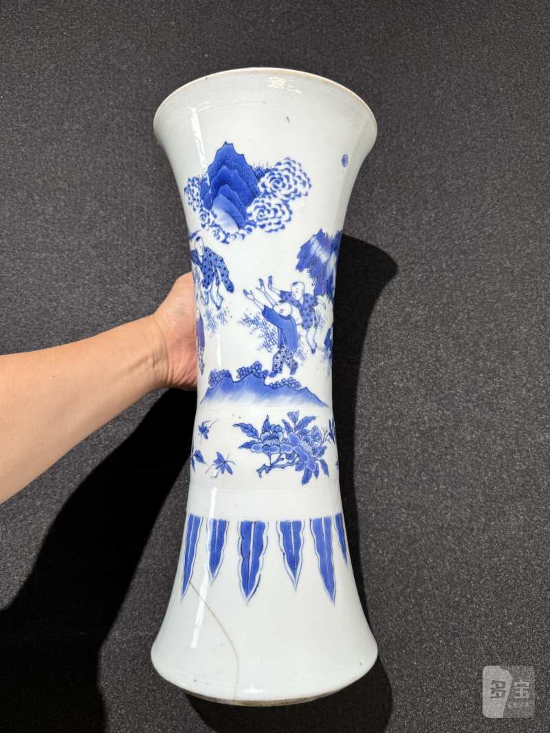 明崇祯 青花教子图花觚 - 图3